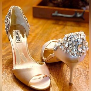 Jeweled Rhinestone Badgley Mischka Satin Heel Size 8